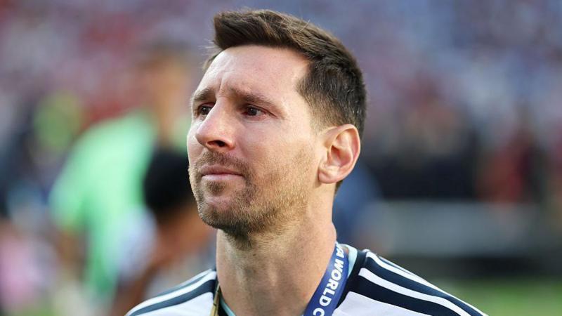 Messi futbola devam edemeyebileceğini yazdı