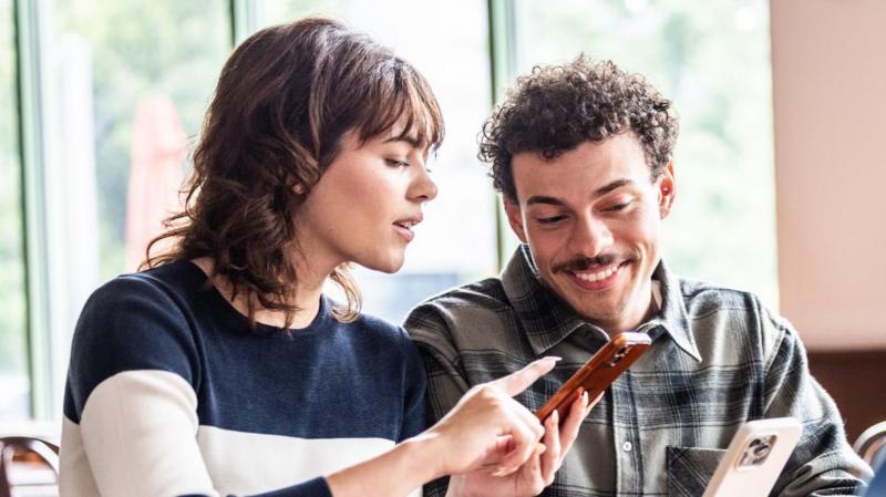 Bumble'ın ilk mesajı kadınların göndermesi zorunluluğunu kaldırması tartışma yarattı