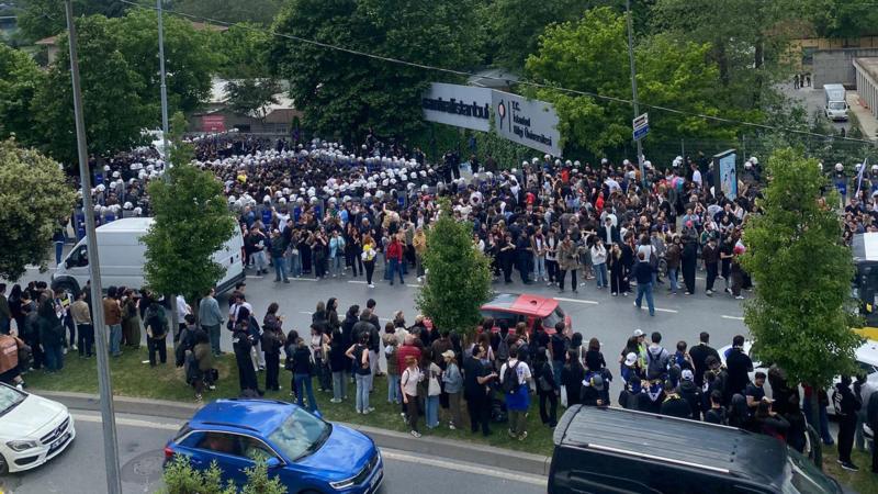 Bilgi Üniversitesi eylemleri: Öğrenci ve polis karşı karşıya geldi