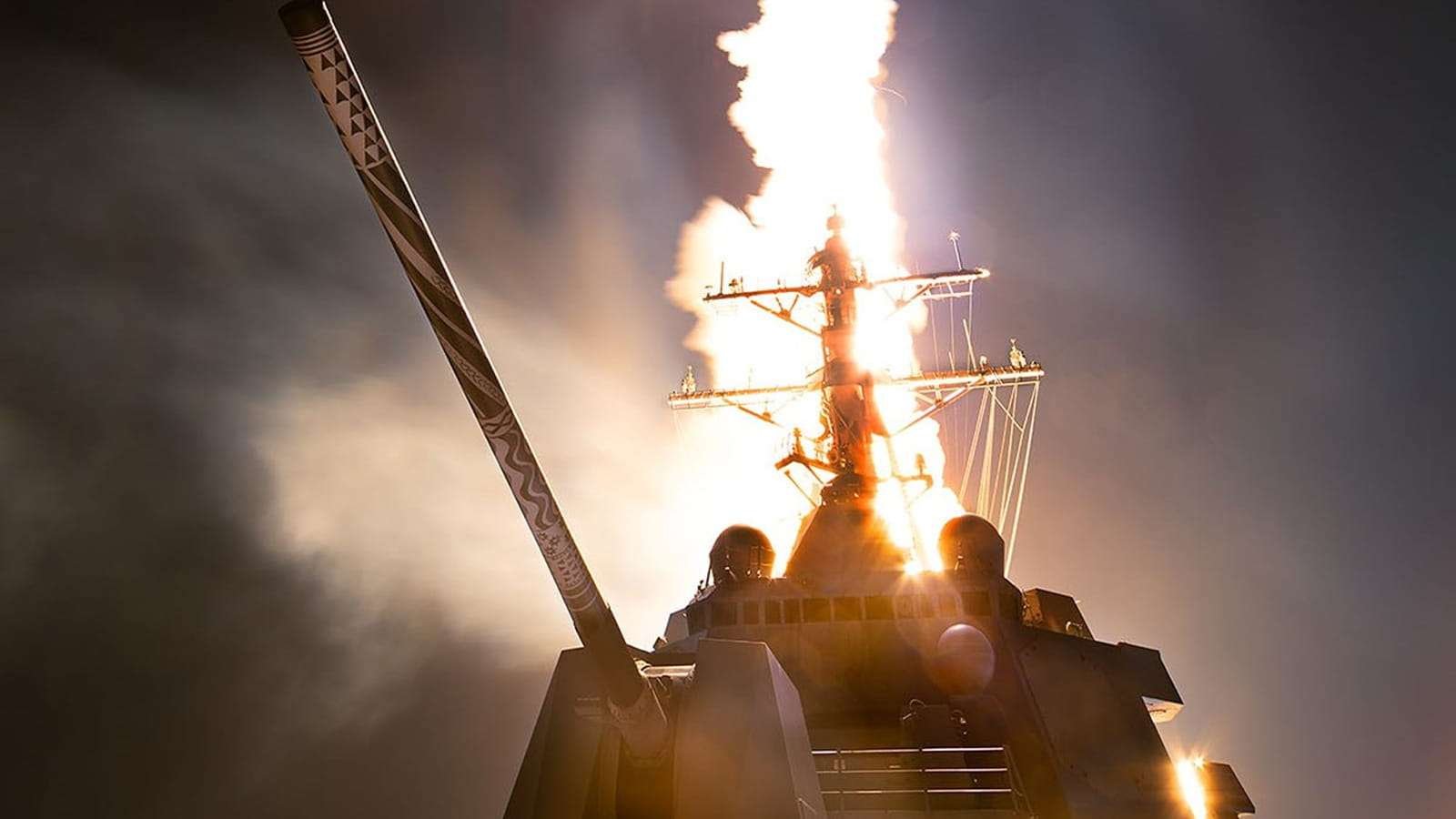 Pentagon'dan Raytheon'a 24,4 milyar dolara varabilecek büyüklükte SM-6 füze sözleşmesi