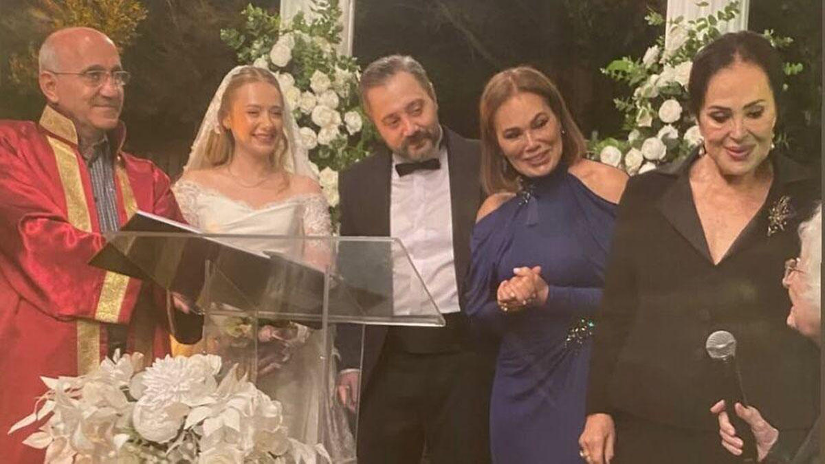 Şoray kardeşler yıllar sonra aynı karede! Türkan Şoray yeğeninin nikah şahidi oldu