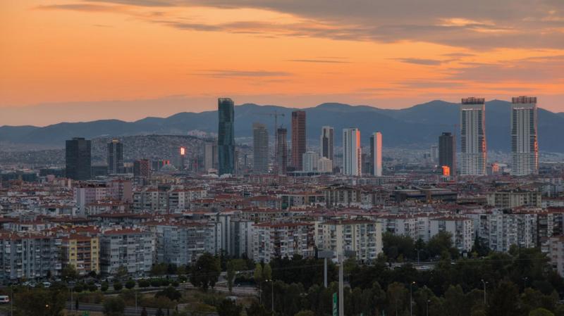 Bayraklı Belediyesi'ne operasyon: 45 gözaltı