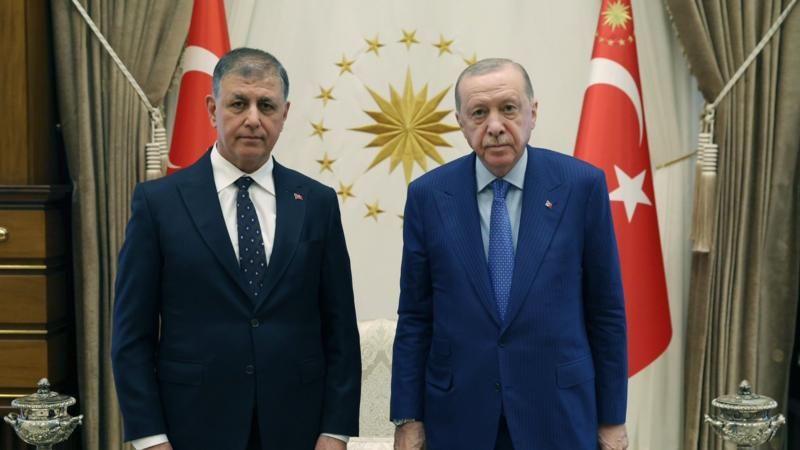 Cemil Tugay sessizliğini korurken, AKP'den İzmir marşlı paylaşım