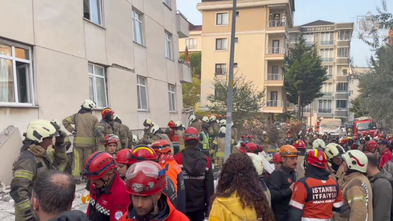 Maltepe'de bina çöktü: 2 kişi hayatını kaybetti