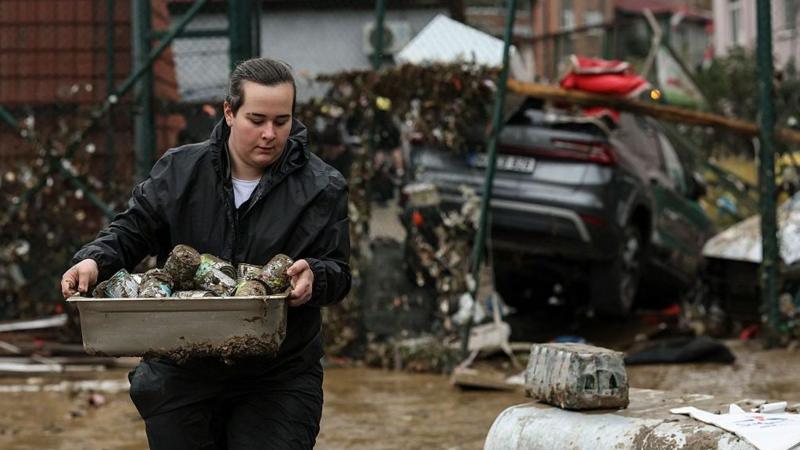 İstanbul'da sel: Kimliği belirlenen kayıp üç kişiyi arama çalışmaları sürüyor
