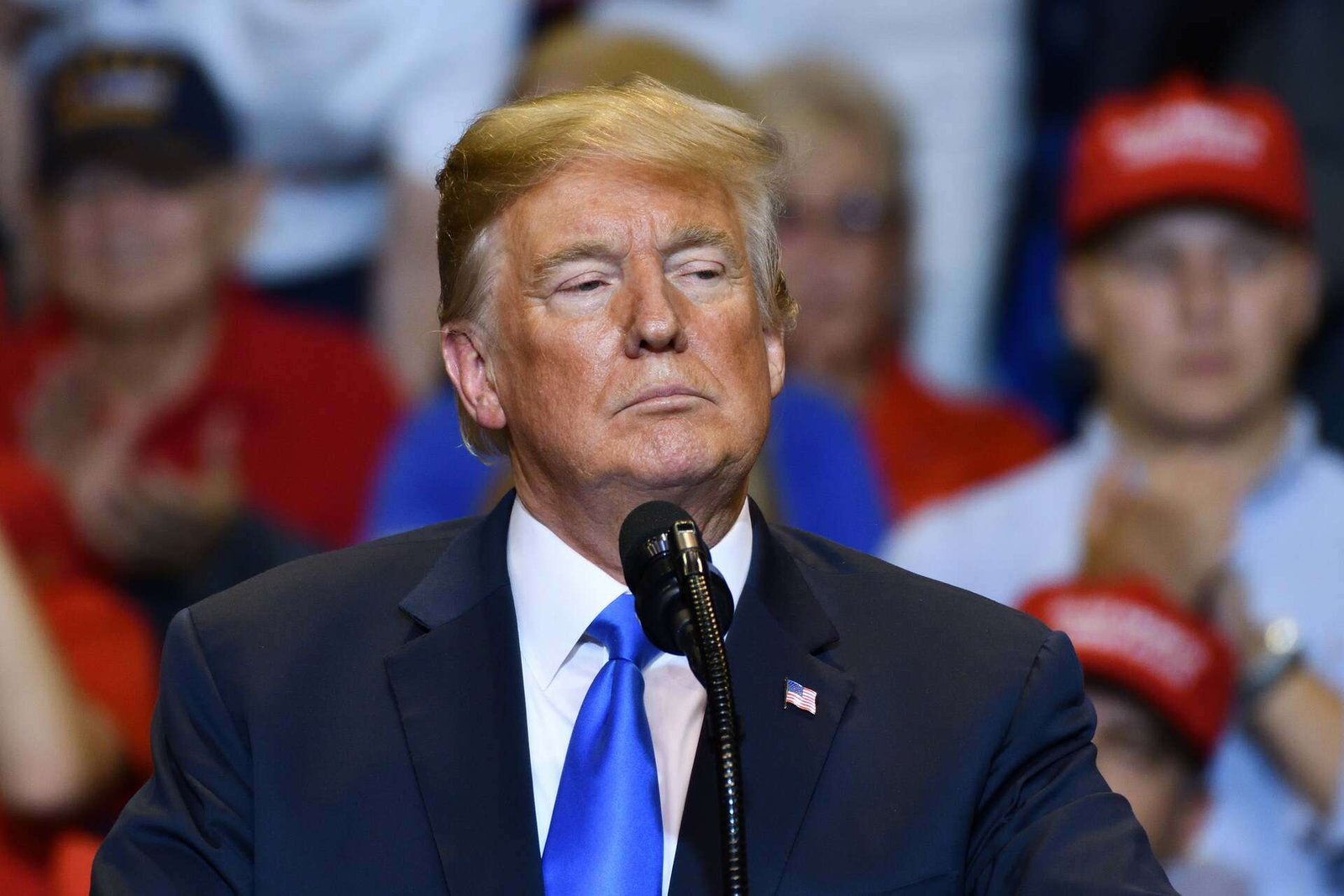 Trump'a halk desteği dibe vurdu: Demokratlar seçim öncesi 8 puan önde
