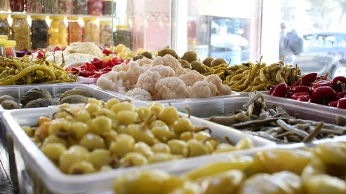 Turşu yıkanarak mı yıkanmayarak mı tüketilmeli? Merak edilen soru yanıt buldu