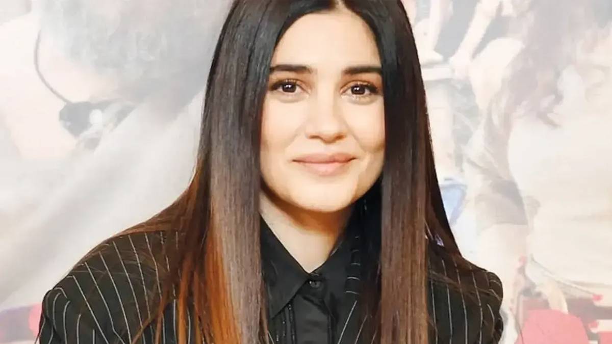 Ünlü oyuncu Zeynep Çamcı ilk kez anne oldu! Bebeğinin ismini ve ilk fotoğraflarını duygusal bir notla paylaştı