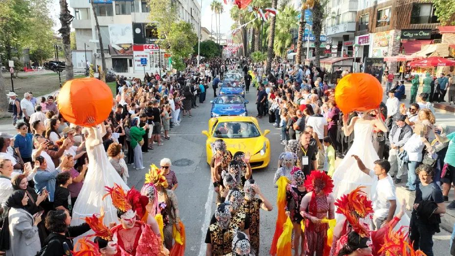 Altın Portakal Film Festivali başlıyor. Kortejde yıldızlar geçidi yaşanacak