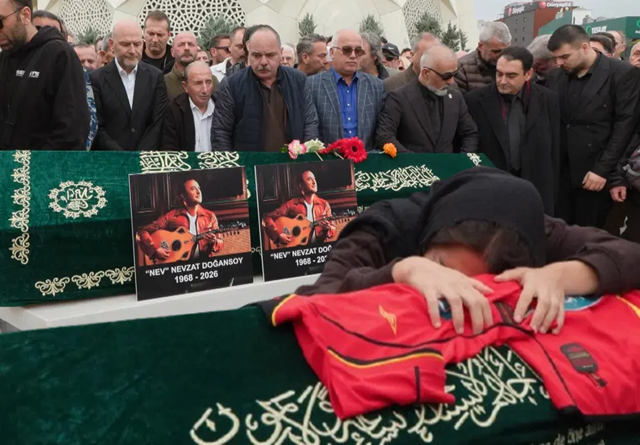 Şarkıcı Nev son yolculuğuna uğurlandı. Tabutu başında gözyaşları sel oldu