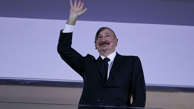 Azerbaycan'da başörtüsü meselesinde Aliyev'in imajı nasıl tartışılıyor?