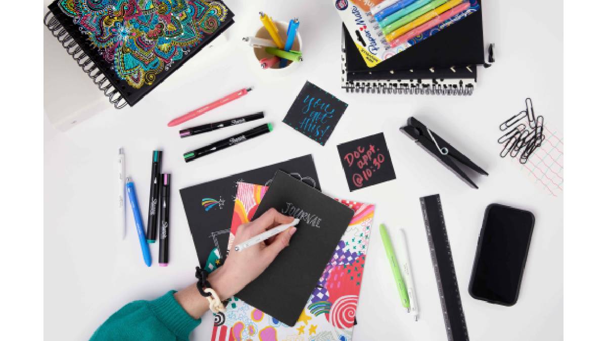 Sharpie akrilik markör ile okul eşyalarını kişiselleştir