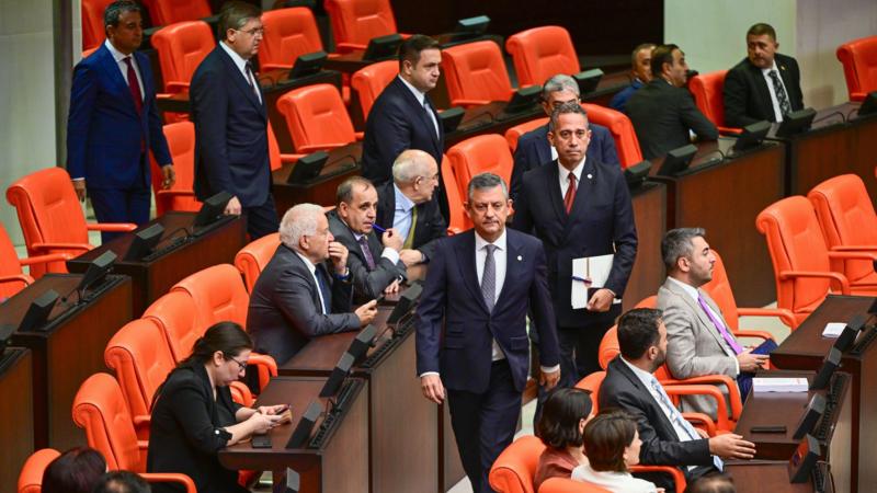 Çerçeve yasa: 'Hayır' oyu kullandığını açıklayan Yeni Parti vekilleri