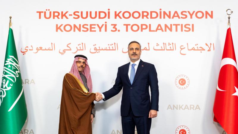 Türkiye ile Suudi Arabistan arasında vize kısmen kalktı