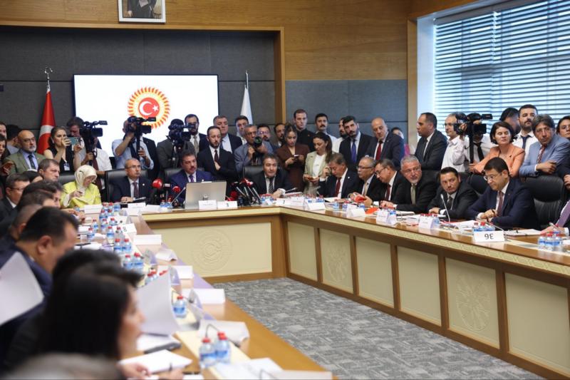Çerçeve Yasa Adalet Komisyonu'ndan geçti