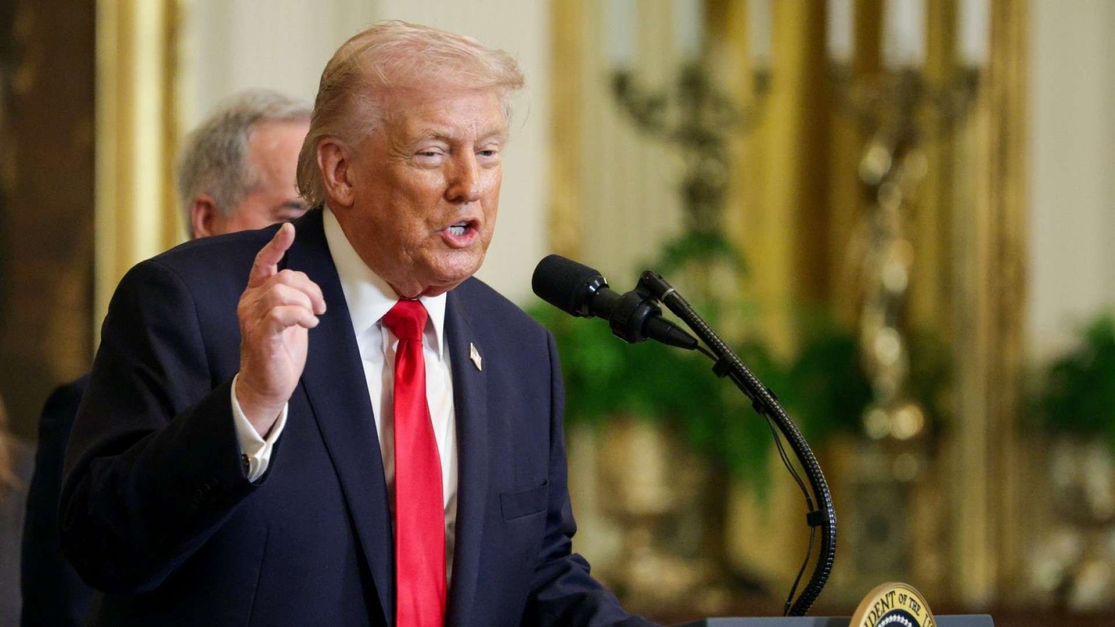 Trump'tan İran'a tehdit: Çok sert vururuz
