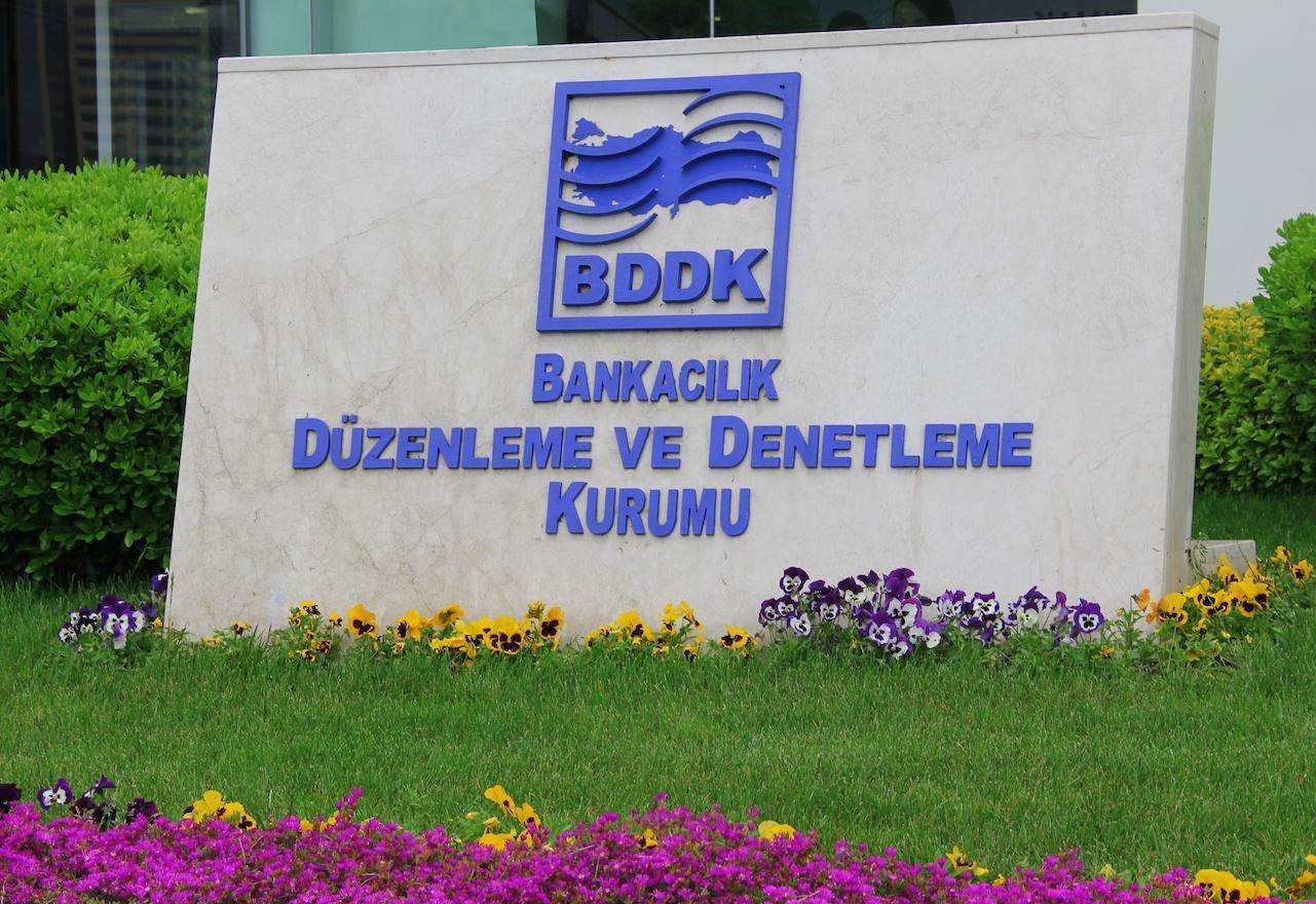 Bankacılıkta tablo değişti: Krediler arttı, mevduat geriledi