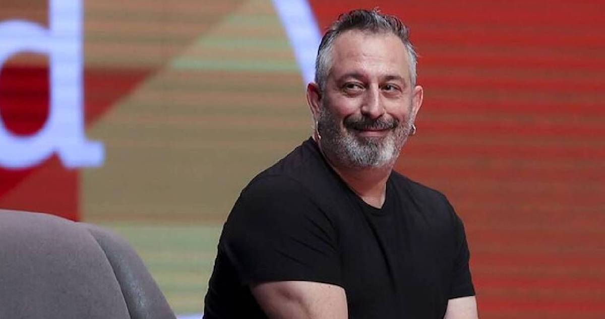 Kalp krizinin ardından ilk kez ortaya çıktı: Cem Yılmaz davette bastonla görüntülendi!