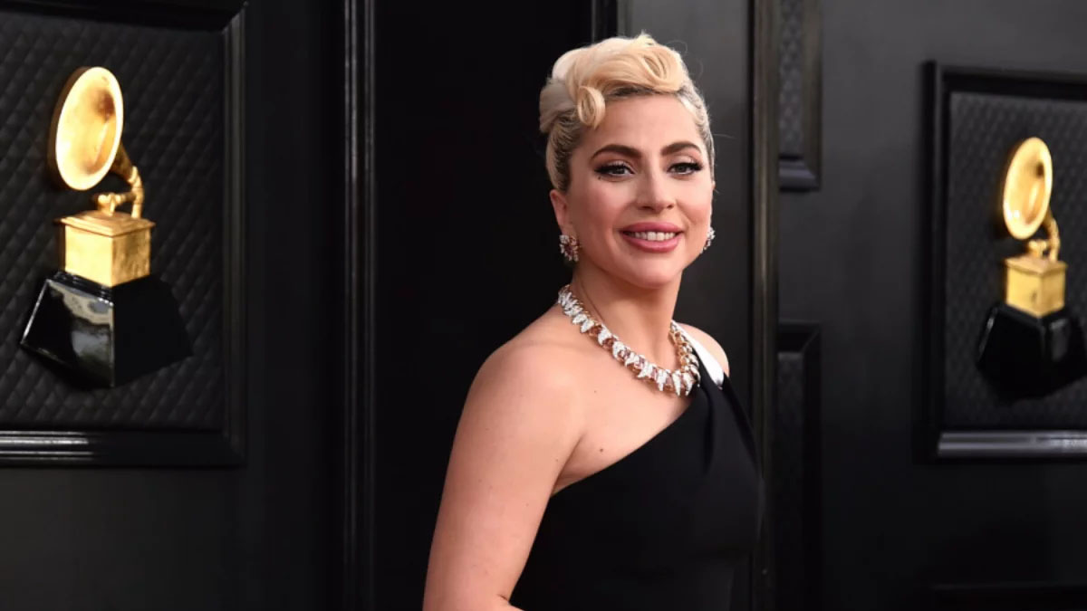Pop müziğin ikonu anne oldu: Lady Gaga ilk bebeğini kucağına aldı!