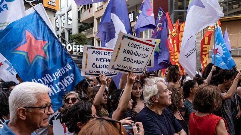 LGBTİ+ derneklerine yönelik soruşturmalar nasıl yorumlanıyor?