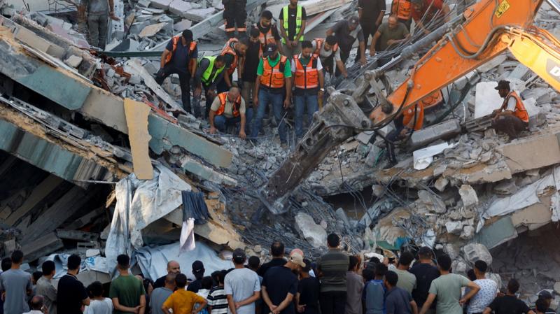 Gazze'de hasarlı binanın çökmesi sonucu beşi çocuk en az 20 kişi öldü