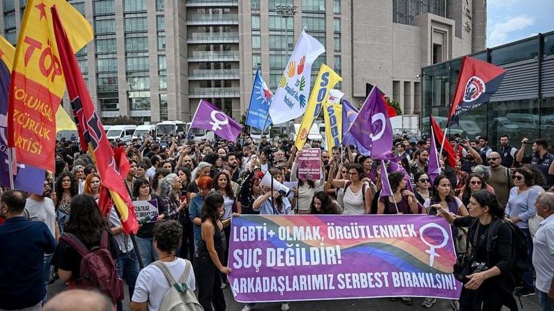 LGBTİ+ derneklerine soruşturmada en az 80 kişi tutuklandı