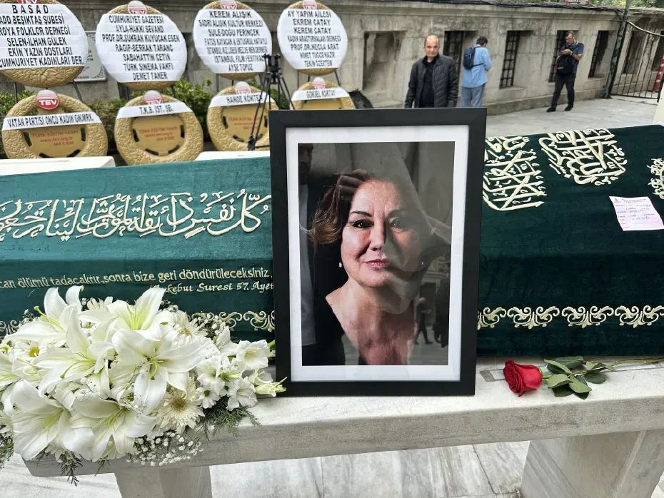 Aşk-ı Memnu'nun "Arsen Halası" Gülsen Tuncer'e veda