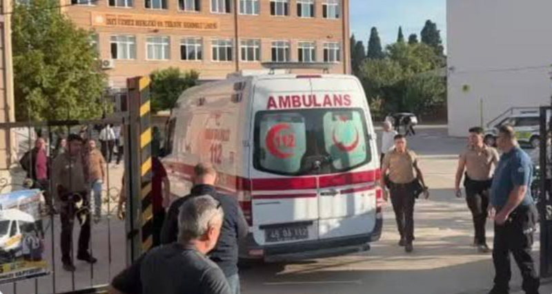 Manisa'da okul önünde silahlı saldırı: Üçü ağır 11 öğrenci yaralı