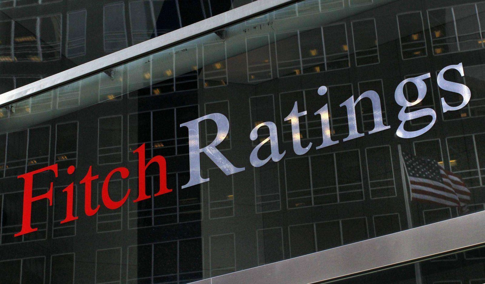 Fitch petrol ve Avrupa doğal gazı için fiyat tahminlerini yükseltti