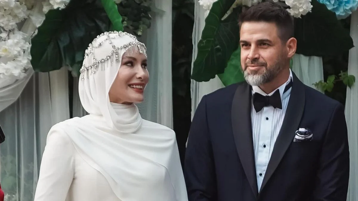 Reshad Strik'ten eşi Gamze Özçelik'e duygusal ilan-ı aşk: "Gülümsediğinde ruhumu aydınlatıyorsun!"