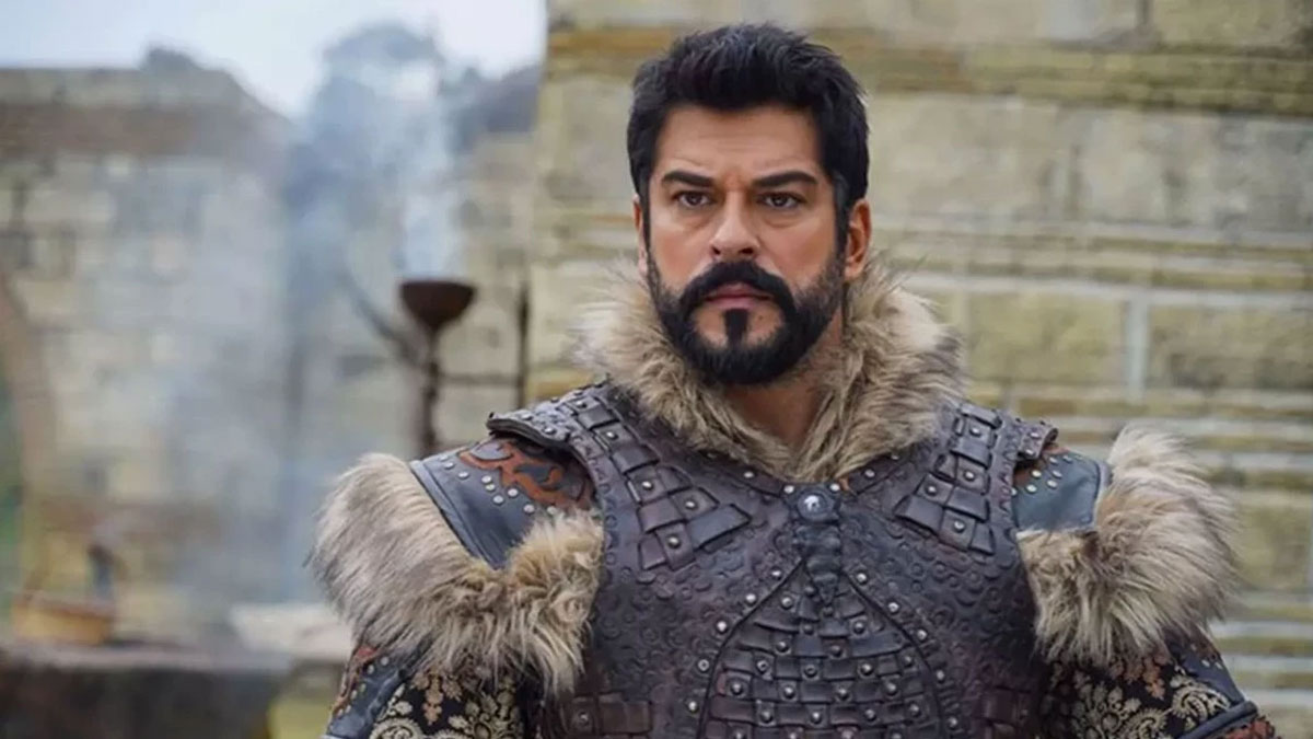 Burak Özçivit Rusya'yı salladı: Geleceğini duyan hayranları kuyruğa girdi!
